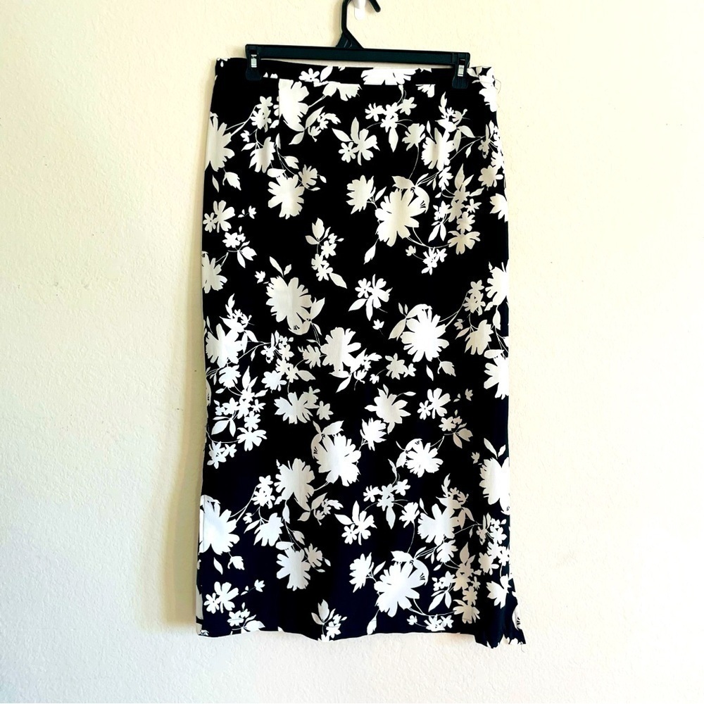 Briggs woman midi long skirt XL black white floral side slits flowy casual